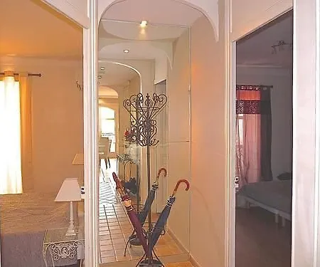 Lovely 2 Bed 2 Bath In On Rue Antibea Easy Walk To The Palais 224 * Cannes