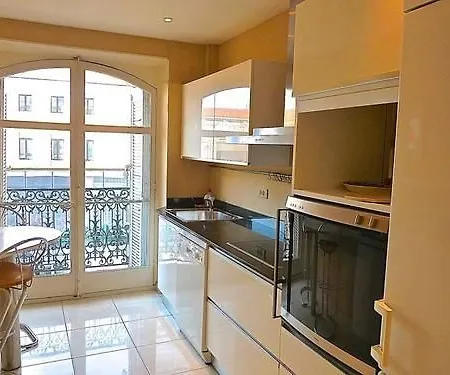 Lovely 2 Bed 2 Bath In On Rue Antibea Easy Walk To The Palais 224 Apartment Cannes
