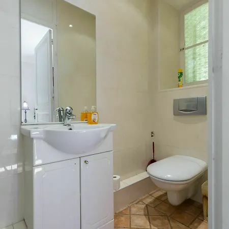 Lovely 2 Bed 2 Bath In On Rue Antibea Easy Walk To The Palais 224 Канны